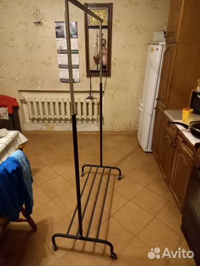 Вешалка напольная на колёсах