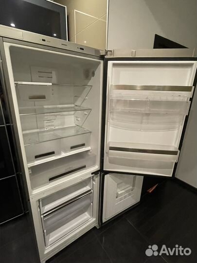 Холодильник Siemens KG46NA73