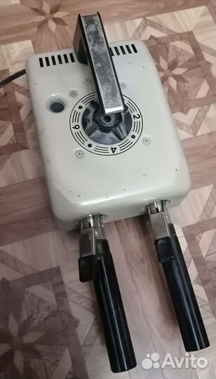 Электроприбор для завивки волос надейка