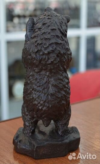 Чугунная статуэтка- мишка С рыбой