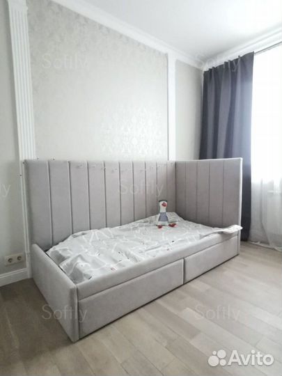 Детская кровать с мягкой спинкой