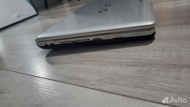 Ноутбук sony vaio i3+RAM 8gb,hdd 640gb