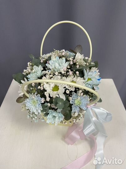 Композиция из цветов на 1 сентября