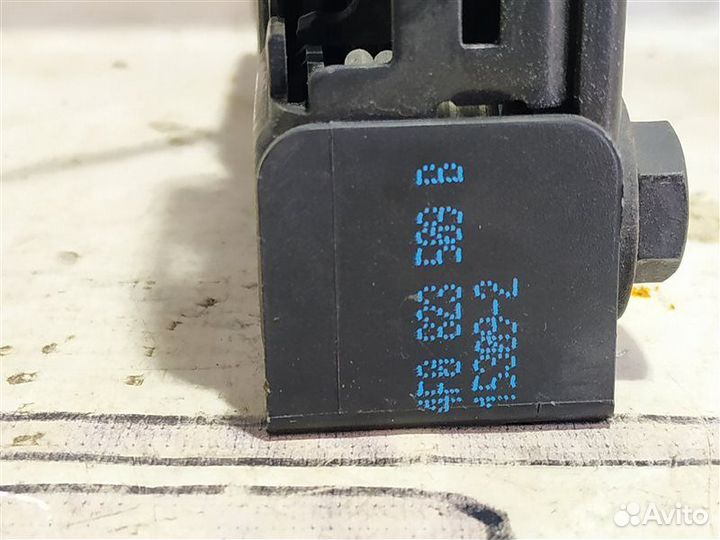 Замок капота Audi A6 C6 2.8 CCE 2010