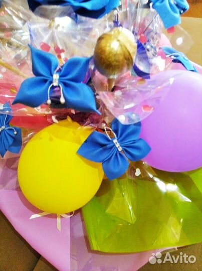 Букет из бабочек и шариков с подсветкой или без