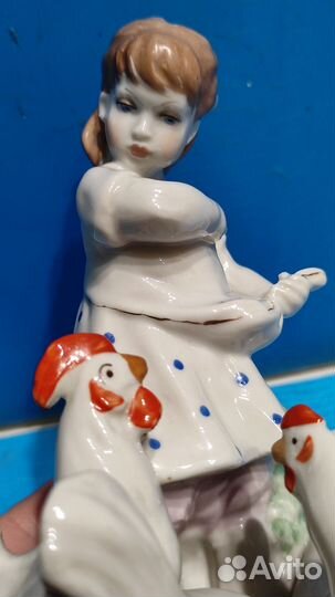 Фарфоровая статуэтка