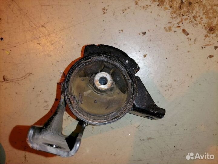 Опора двигателя (подушка двс) правая 11610-80J00 S