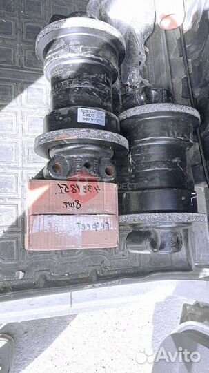 Каток поддерживающий Hitachi ZX225US-5G 9270478