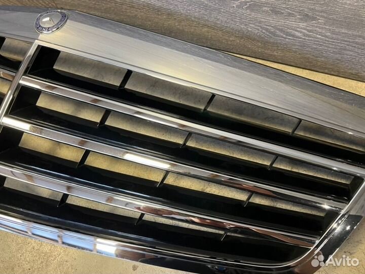 Решетка радиатора передняя Mercedes-Benz E-Class