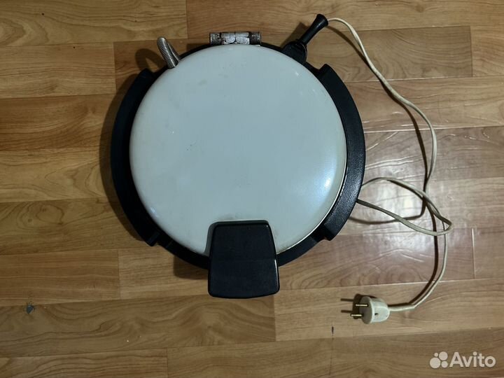 Электрическая вафельница бу