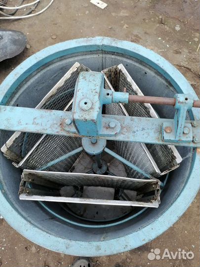 Медогонка 3 рамочная бу