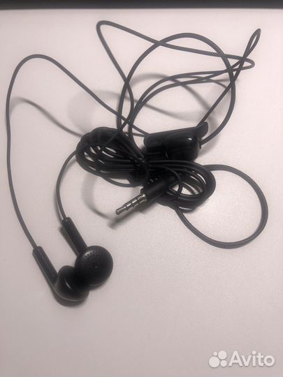 Проводные наушники