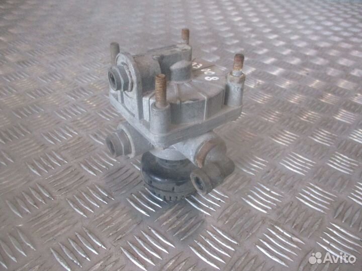 Ускорительный клапан KAMAZ 64221-3518010