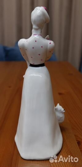 Статуэтка ’’Дама с собачкой’’. Дулево