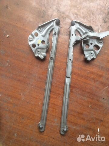 Петля капота