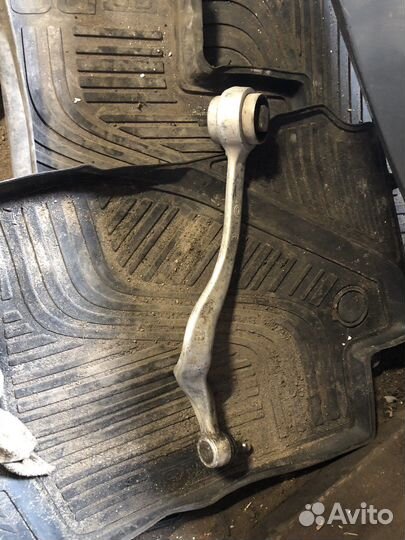 Рычаг передний правый верхний BMW e39