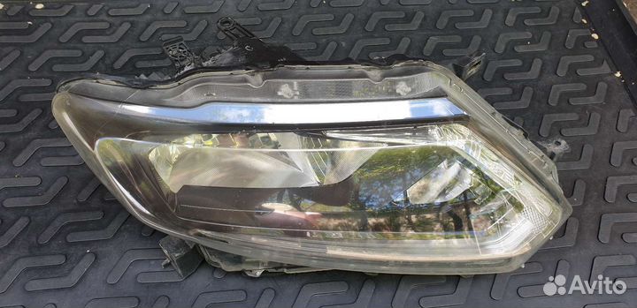 Продам оригинальные передние фары Икстрэйл 32