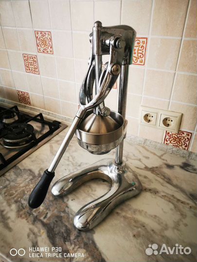 Механическая, ручная соковыжималка