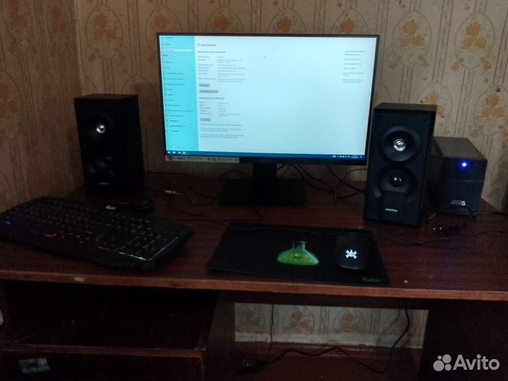 Мощный игровой компьютер с монитором