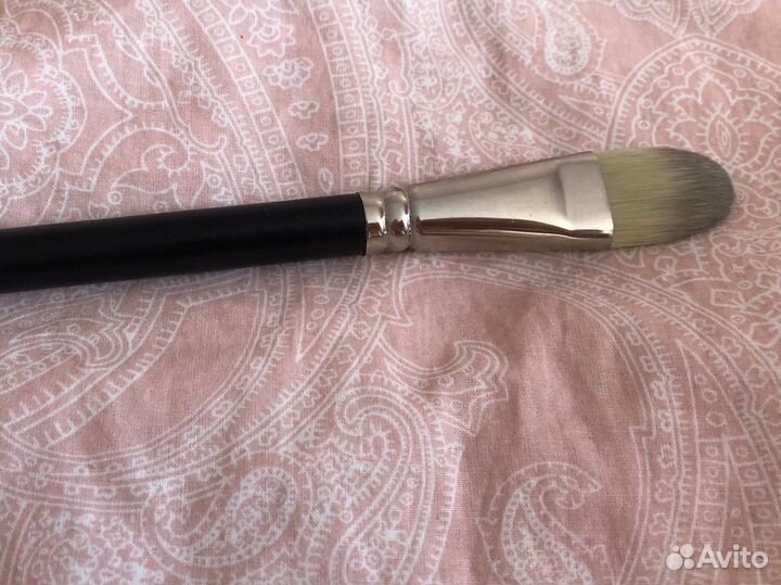 Кисть для тона mac 190 и для теней 275