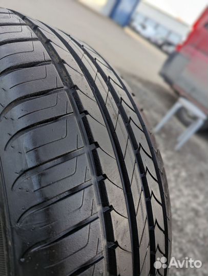 Goodyear EfficientGrip 225/60 R16 98W