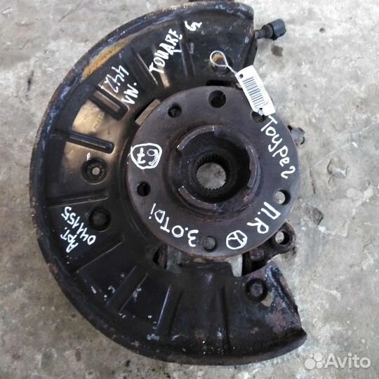 Кулак поворотный Volkswagen touareg 3.0 TDI правый