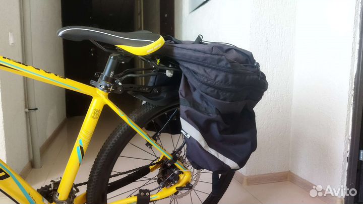 Классный горный велосипед с велорюкзаком