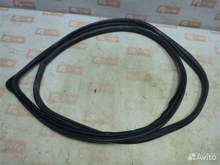 Уплотнительная резинка передняя левая Mazda Cx-7