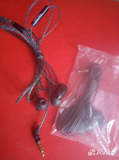 Наушники проводные для телефона.разные Новые
