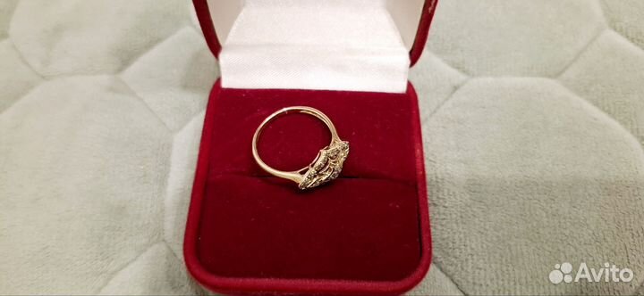 Золотое кольцо с бриллиантоми