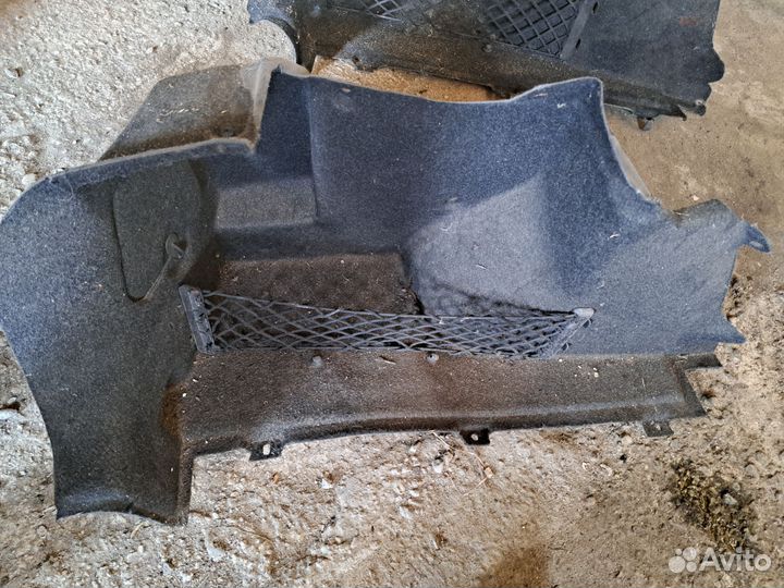 Обшивка багажника левая Lancia libra