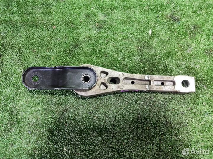 Опора двигателя нижняя volkswagen Caddy 4 2019