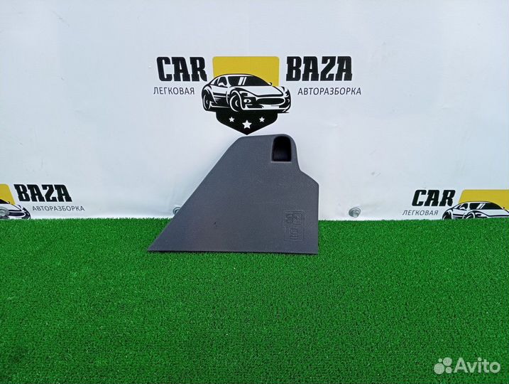 Крышка блока предохранителей Ford Mustang