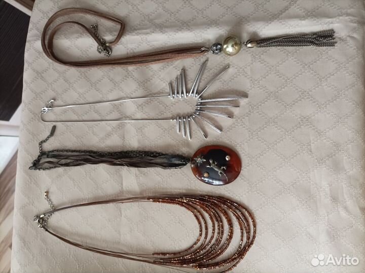 Колье, бусы, серёжки, брошки