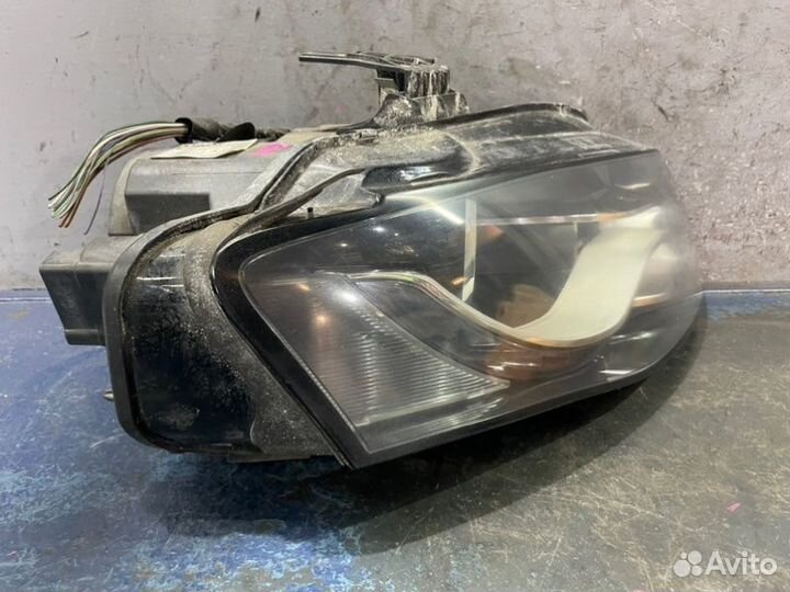 Фара ксенон правая Audi A4 B8 Дорест