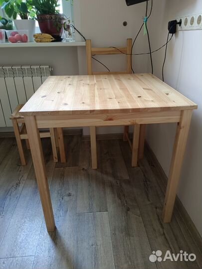 Стол кухонный массив сосны 75х75