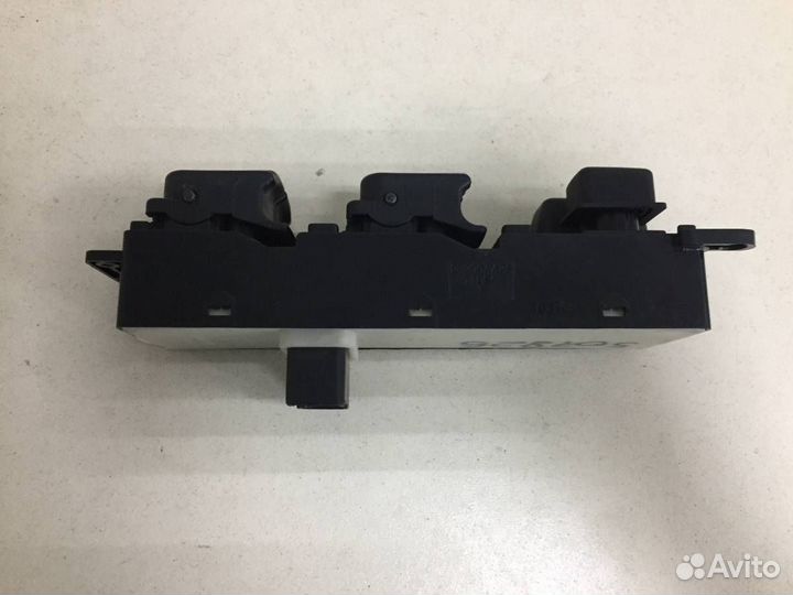 Блок управления стеклоподъемниками Hyundai Sonata