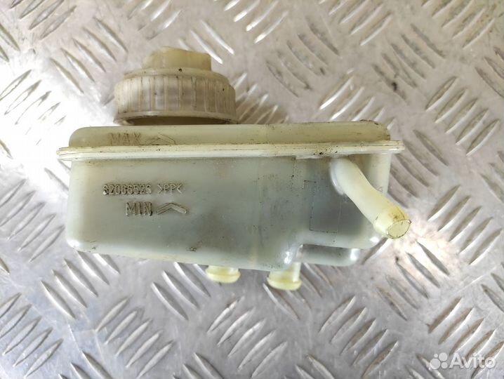 Бачок главного тормозного цилиндра Opel Omega B