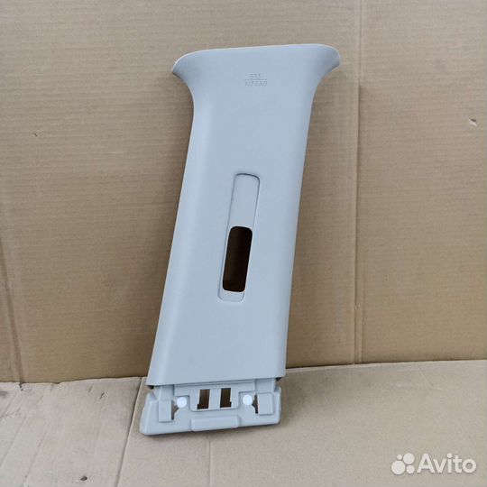 Обшивка центральной стойки прав Nissan Murano Z52