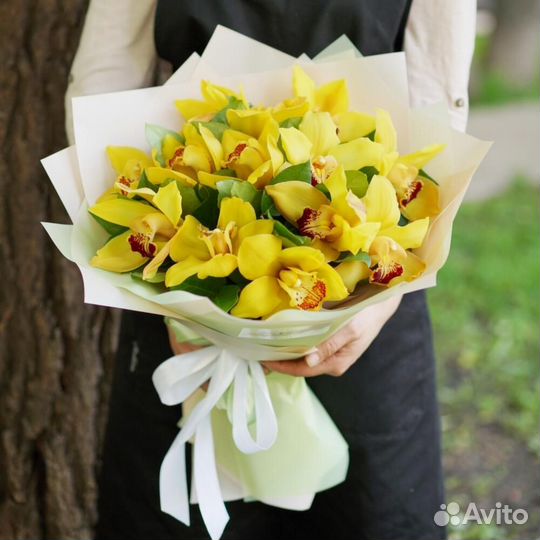 Букет цветов 530 Орхидеи желтые 45 шт