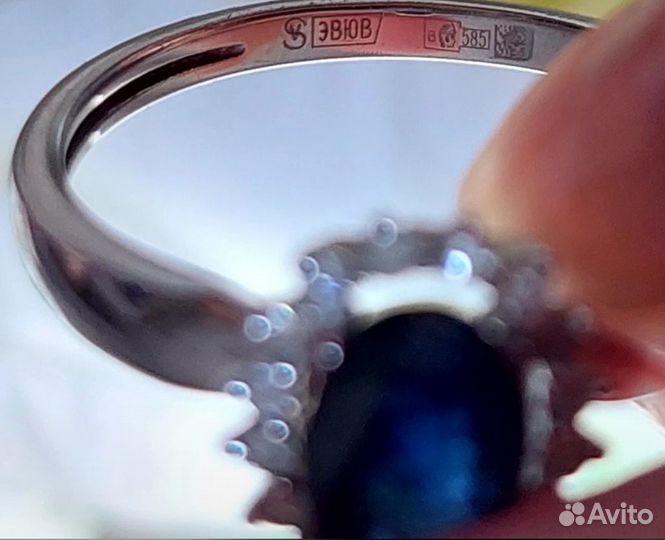 Золотое кольцо с бриллиантами и сапфиром