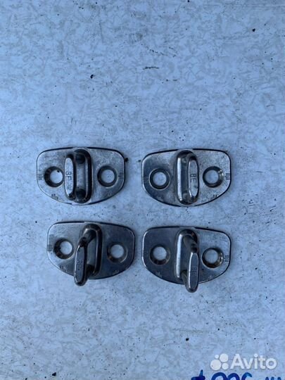 Петля двери Audi A4, B6 2003
