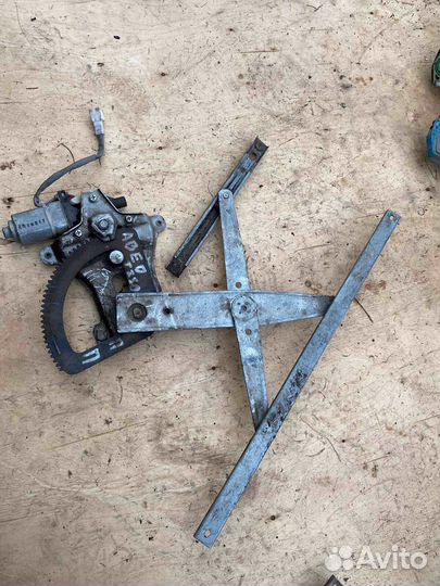 Стеклоподьемник передний правый Aveo t250