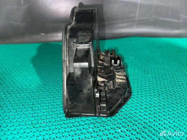 Замок боковой двери передний правый Bmw 5-Series