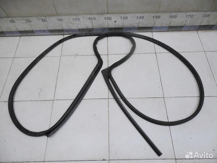 Уплотнитель двери Mohave 2009