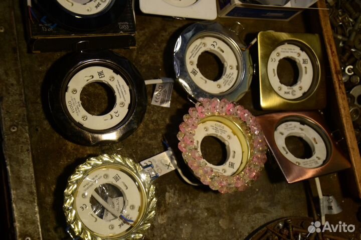 Встраиваимые светильники 18шт