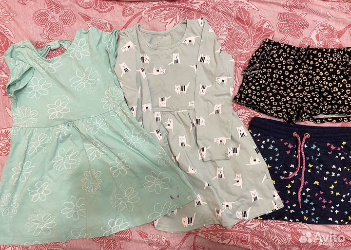 На доставке пакет вещей для девочки 104-116