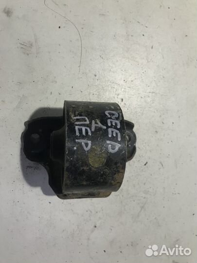 Опора двигателя передняя Kia Ceed 1