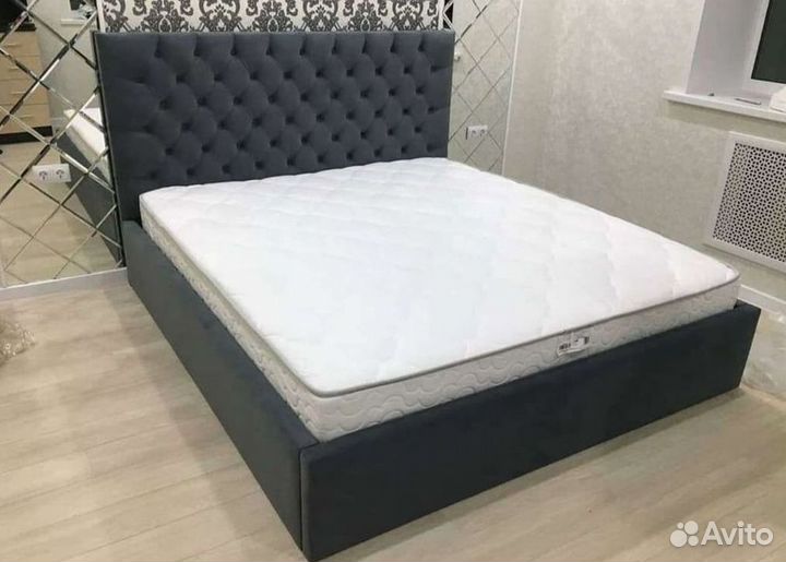 Кровать с молдингом