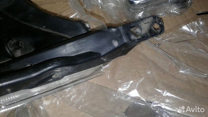 Правая фара на ниссан жук 2013